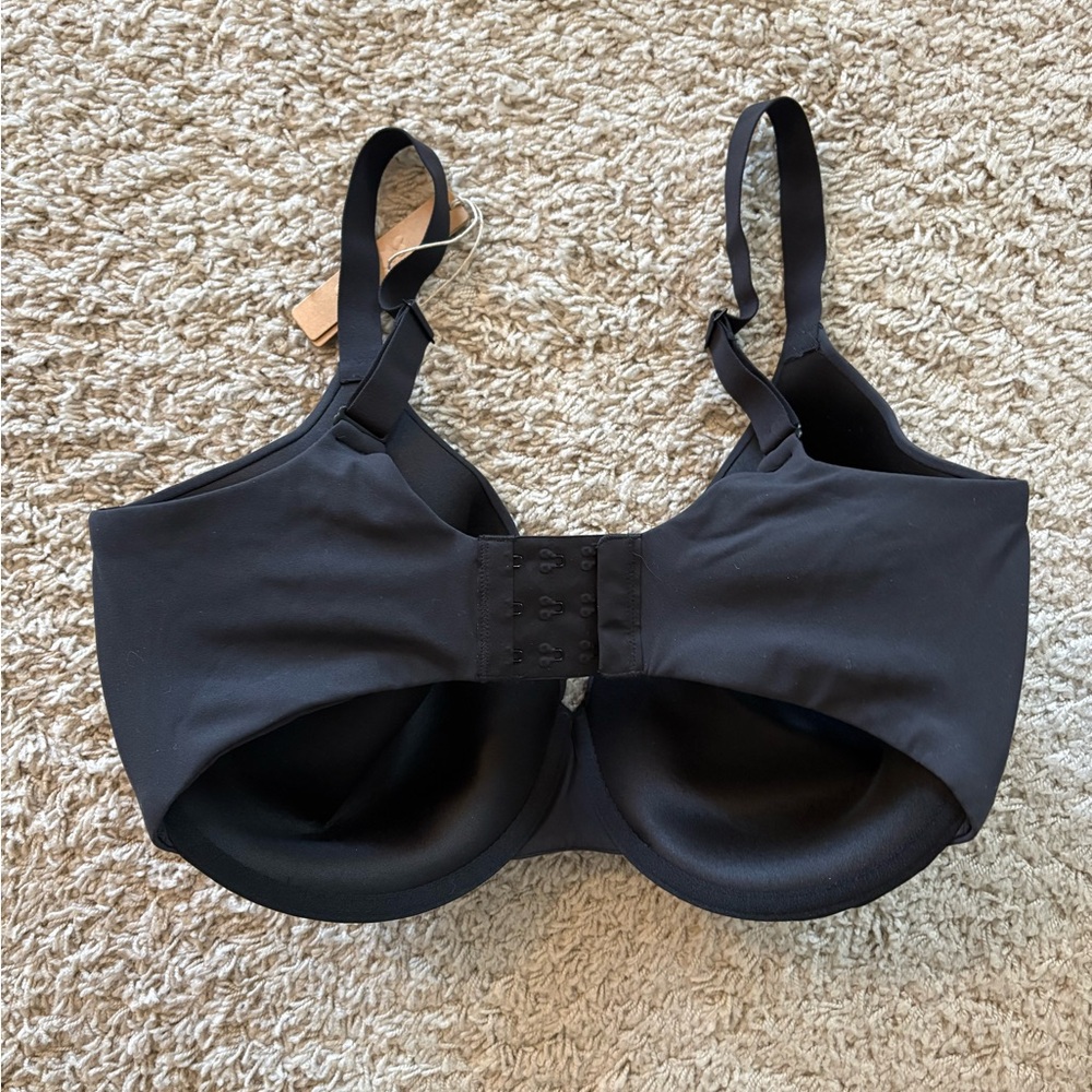 Skims T-Shirt Black Bra - Picture 4 of 4